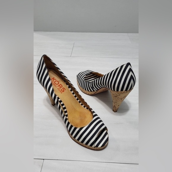 MICHAEL Kors Pumps - Picture 6 of 10